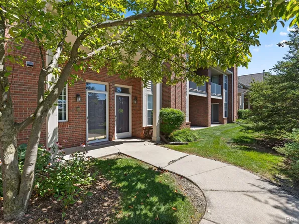 43165 Woodbridge Dr, Clinton Township, MI 48038