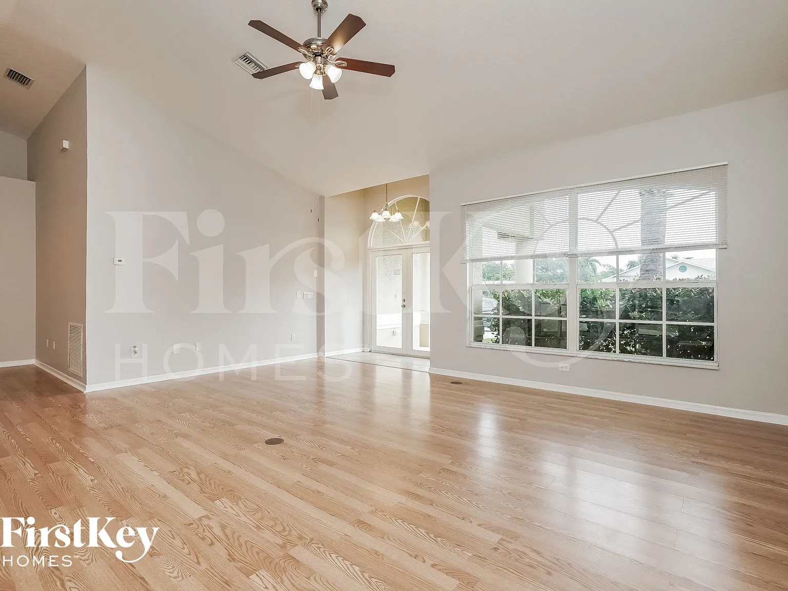 3 bed, 2.0 bath, 1684 sqft, $2,555 — Photo 3
