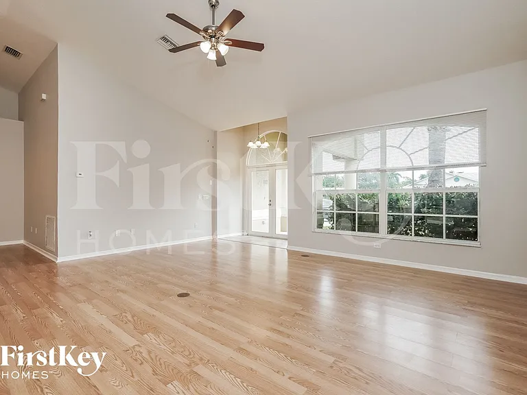 17528 Braddock Rd — Photo 3