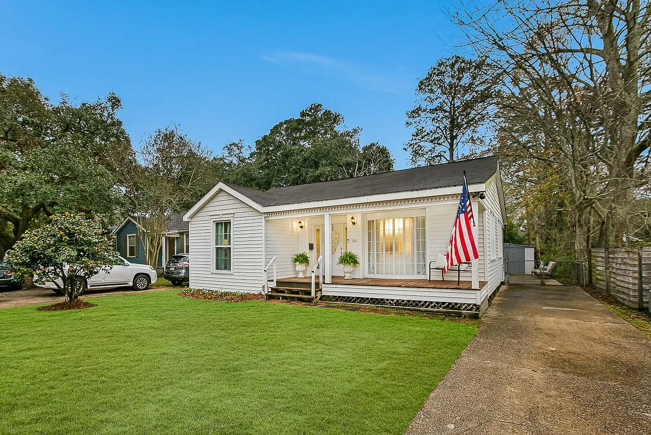 1606 College Dr — Photo 1