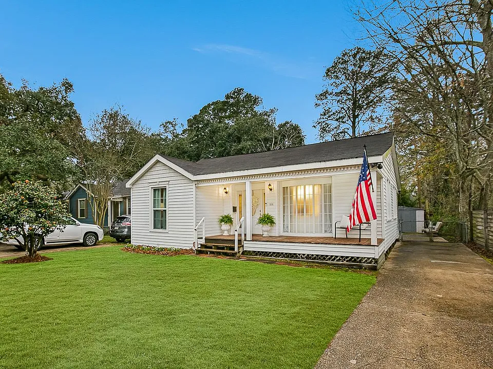 1606 College Dr