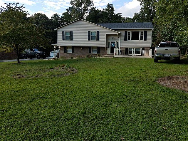 1st image of 120 Woodcreek Dr