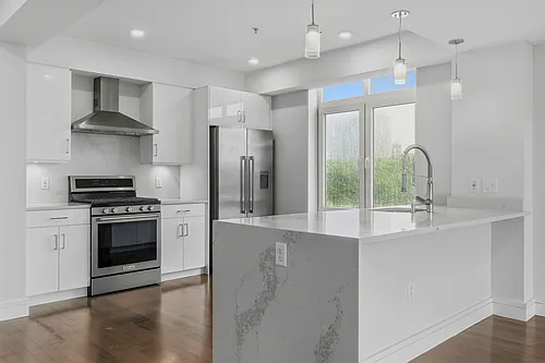 262 Monsignor Obrien Hwy #605 Photo 1