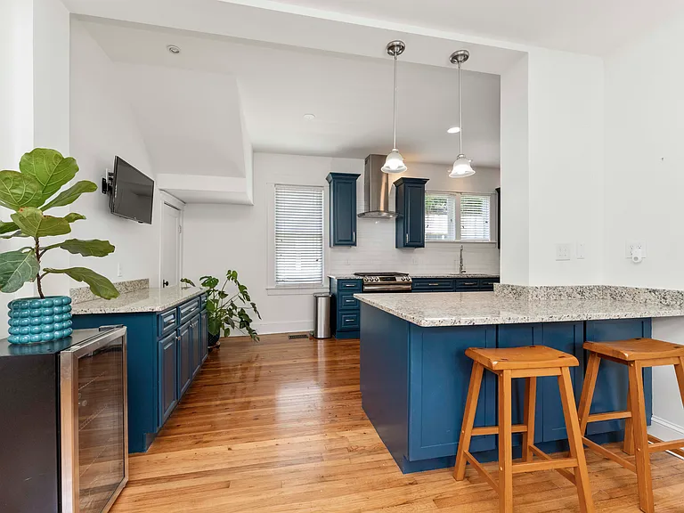 2647 Forbes St — Photo 14