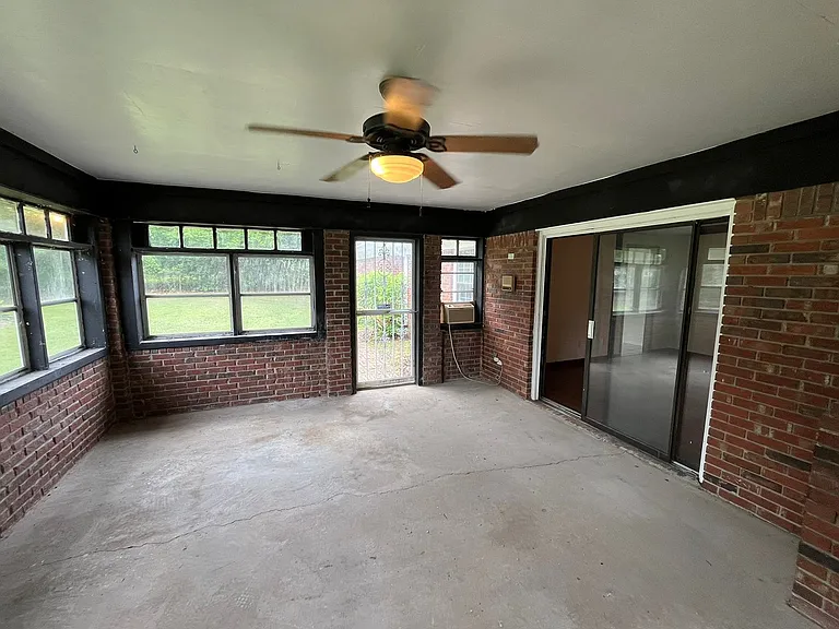3911 Curry St — Photo 37
