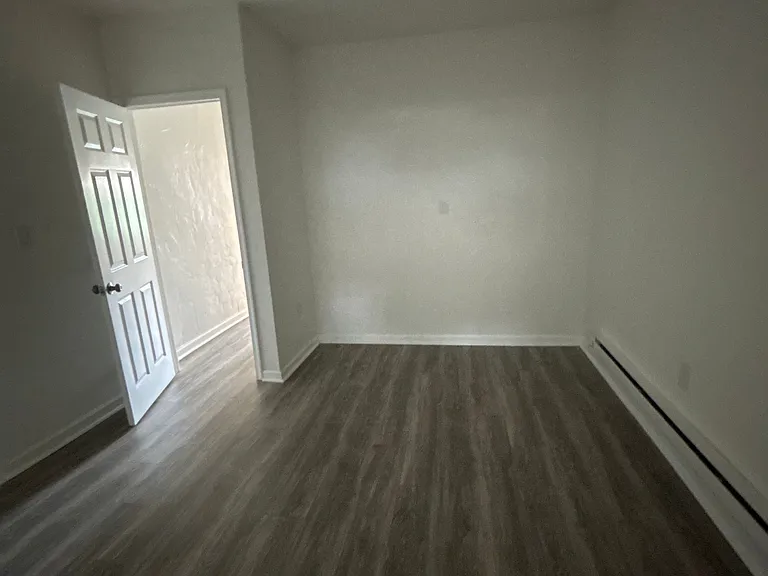 6125 Glenmore Ave — Photo 5