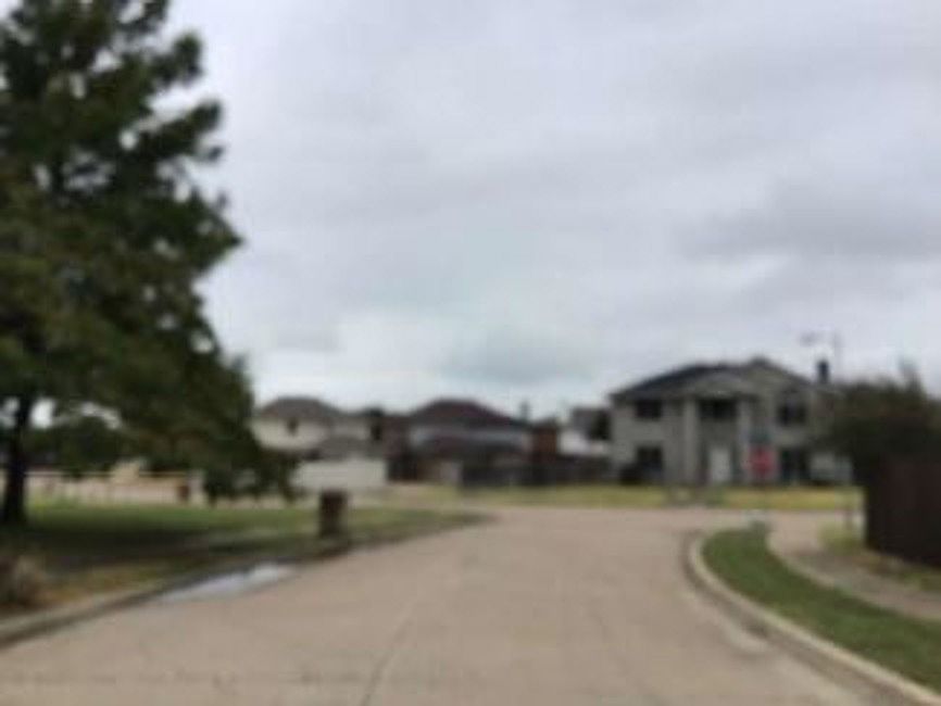 Exterior Neighborhood (street photo)