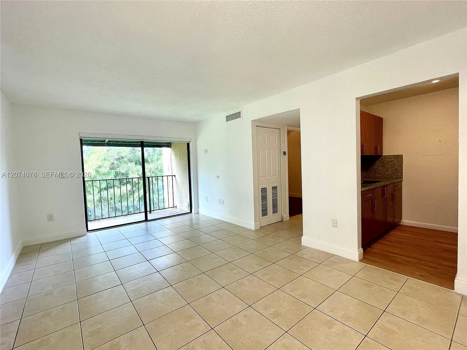 Magnolia Lane Condo — Photo 3