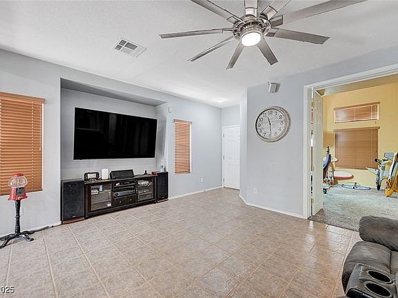 3rd image of 8116 Hesperides Ave