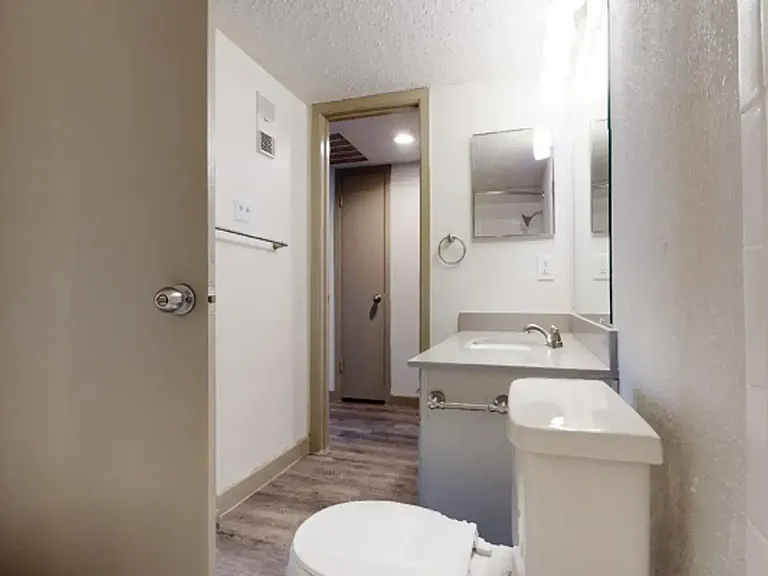The Larsen Apartments — Photo 10