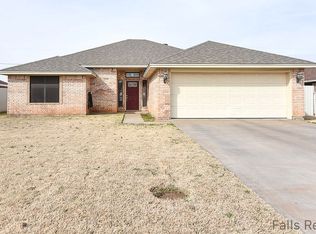 808 Sugarbush Ln, Burkburnett, TX 76354