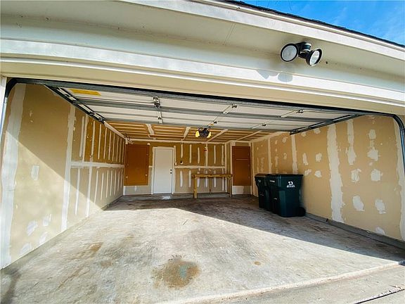5th image of 13803 Greinert Dr