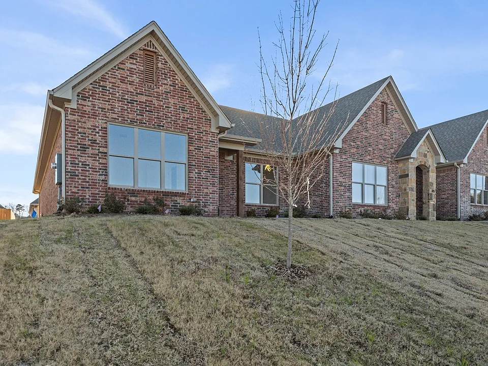 107 Edgewood Cir #1