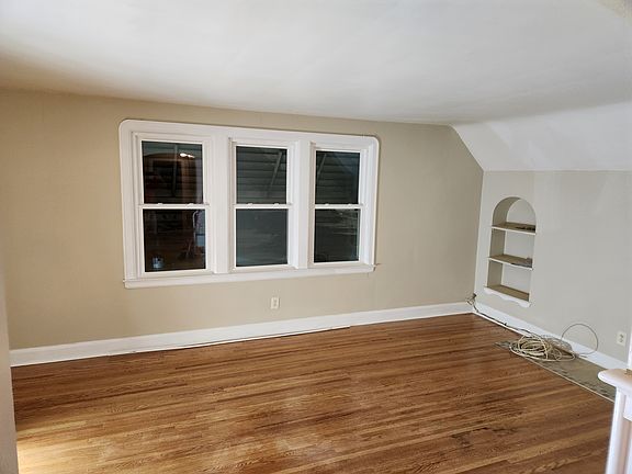 4th image of 1492 Kensington Ave