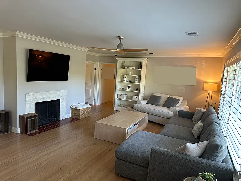 15742 Vose St — Photo 8
