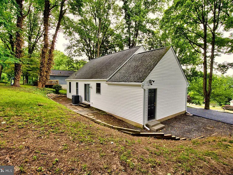 342 Sherry Ln — Photo 5