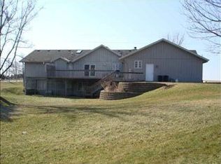 101 Comet Ln, Heyworth, IL 61745