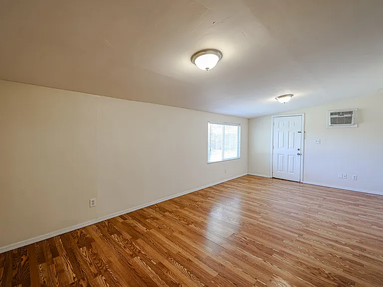2414 W Butler Dr — Photo 12