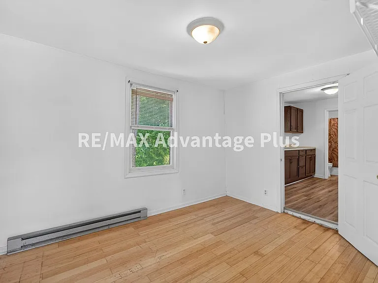 504 Longwood Ave — Photo 12