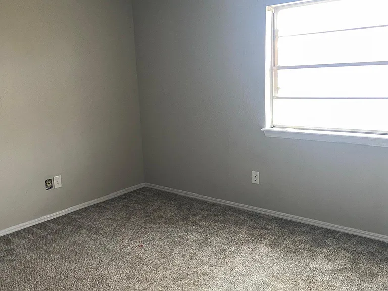 1600 Ridgemont Cir — Photo 12