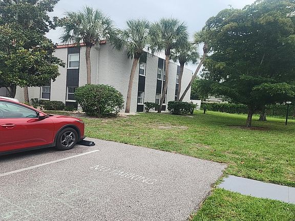 5th image of 3281 Beneva Rd Unit 101