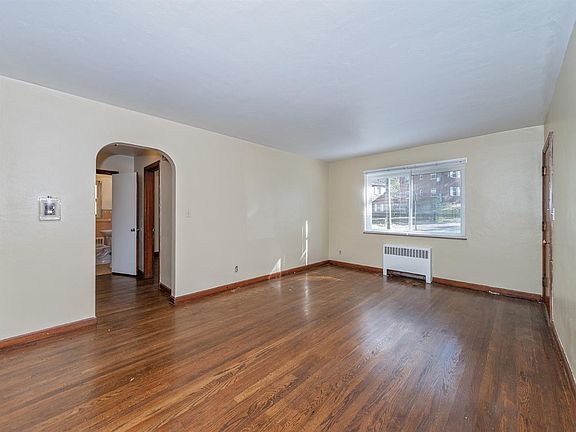 3rd image of 3525 Hazelwood Ave