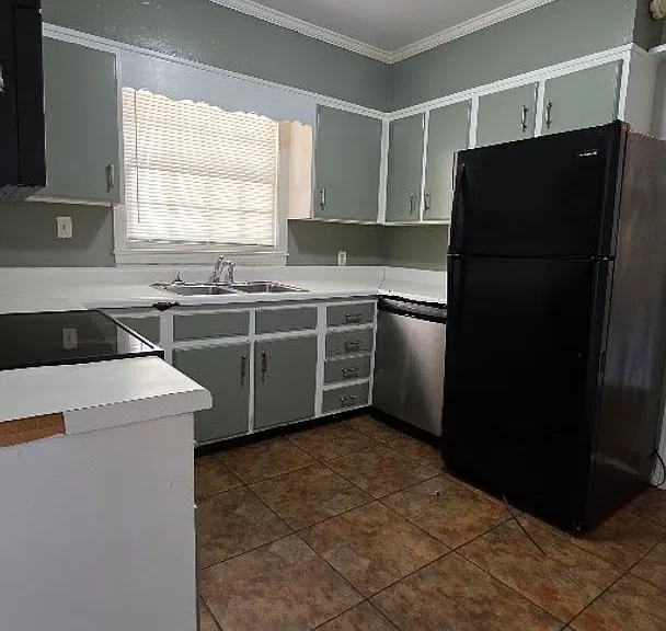 404 Elizabeth Ave — Photo 12