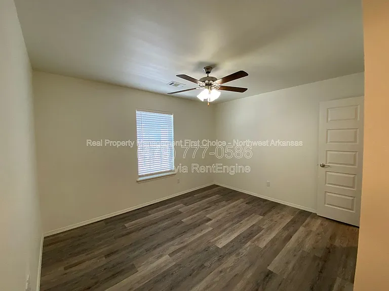 4211 Sante Fe Sq #1 — Photo 32