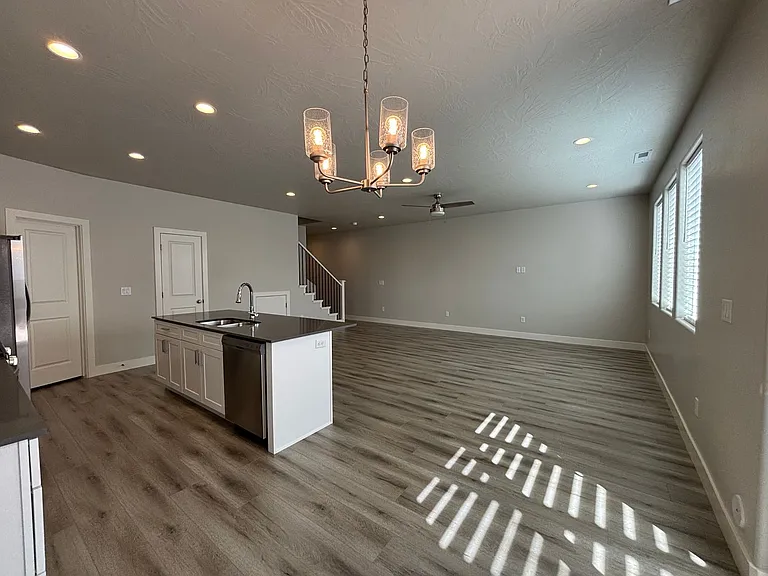 1073 S 4380 W — Photo 9