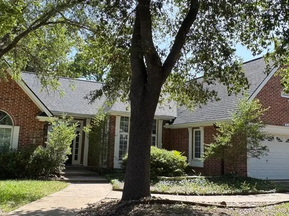513 W College St, Fredericksburg, TX 78624