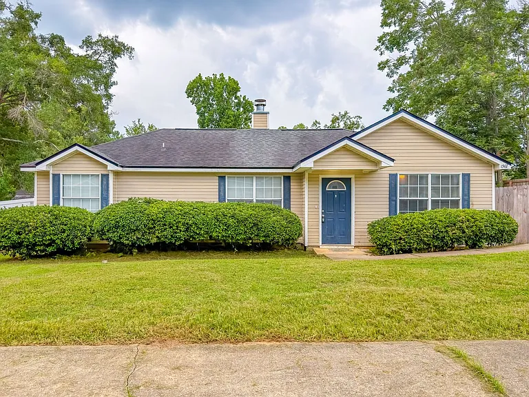 1367 Idlewild Dr — Photo 1