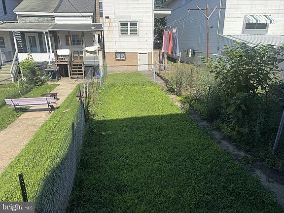 3rd image of 321 S Grape St
