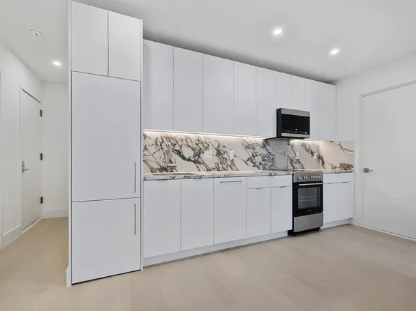 300 West 21st Street image 1 of 6