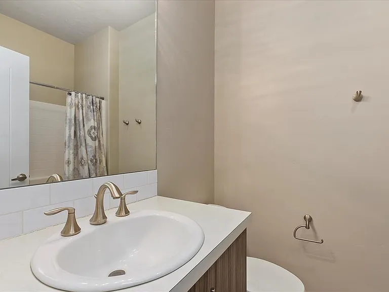 1421 E Lone Creek Dr — Photo 32