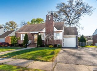 591 Fairlawn Pkwy, Saddle Brook, NJ 07663