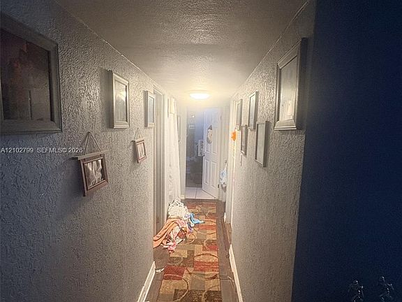 4th image of 922 Valmar St