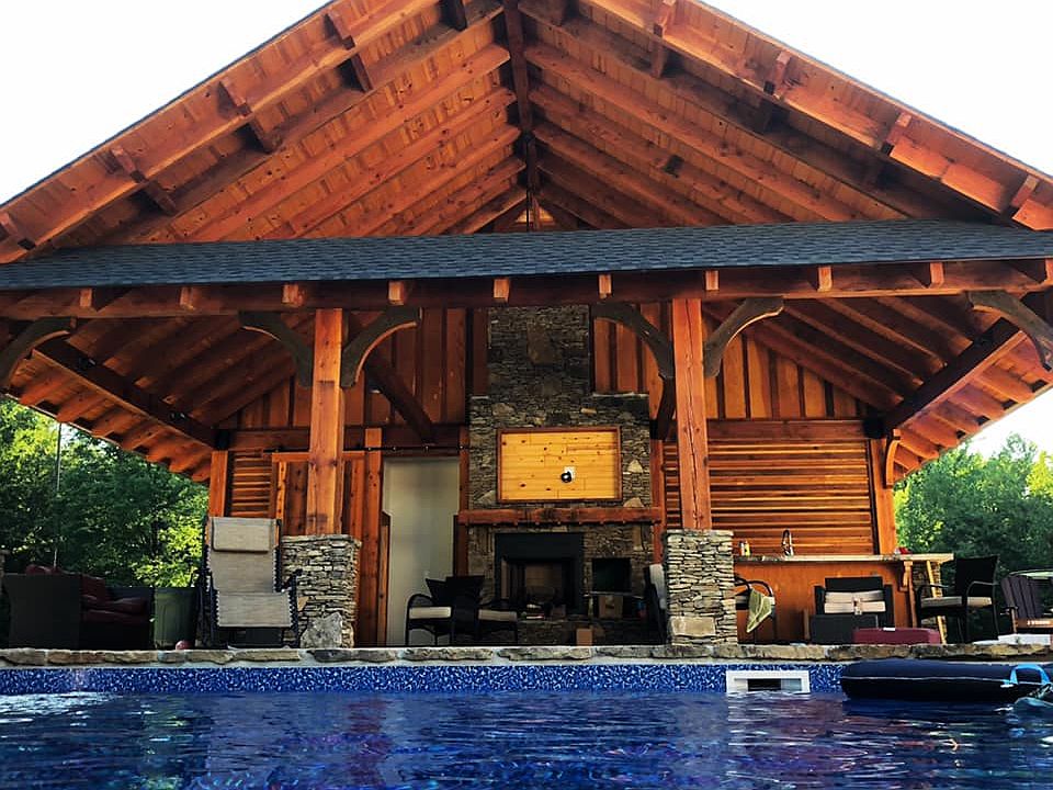 Pool House & Heated Pool