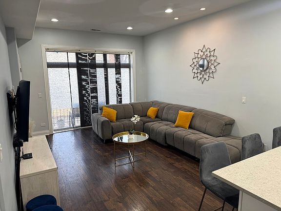 3rd image of 1610 N Nagle Ave #1