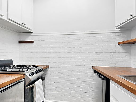 2nd image of 731 Greenwich St APT J31