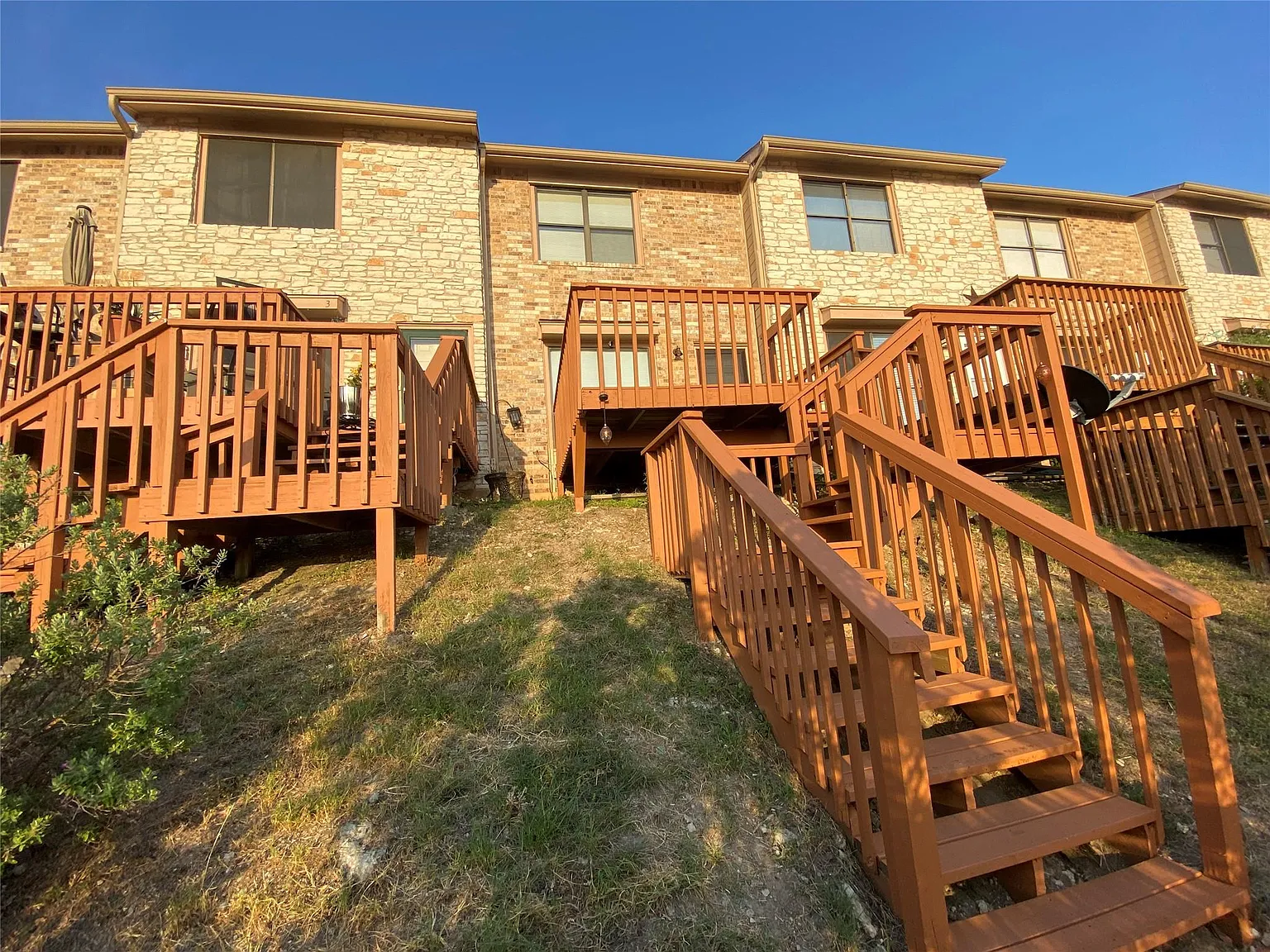 2 bed, 1.5 bath, 896 sqft, $1,325 — Photo 1
