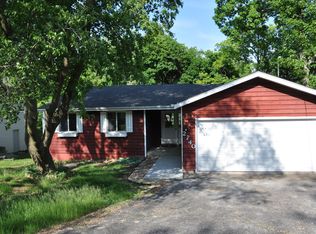 2740 Crystal Lake Rd, Oakwood Hills, IL 60013