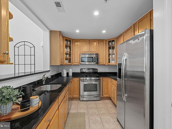 5th image of 621 N Saint Asaph St Unit 308