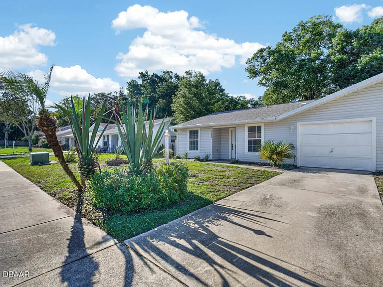 1133 Squirrel Nest Ln — Photo 3