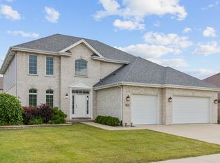 9621 Bedford Dr, Woodridge, IL 60517