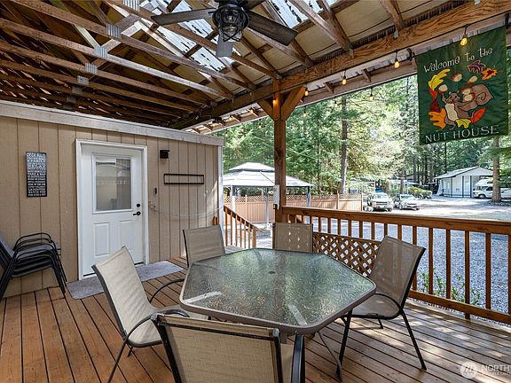 4th image of 1028 Maple Lane