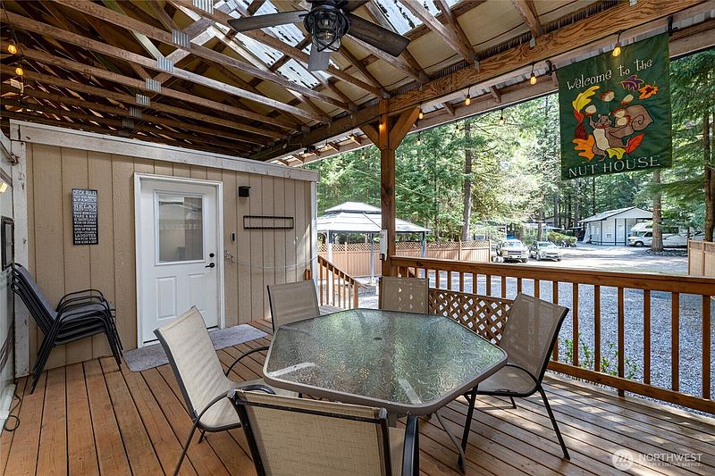 4th image of 1028 Maple Lane