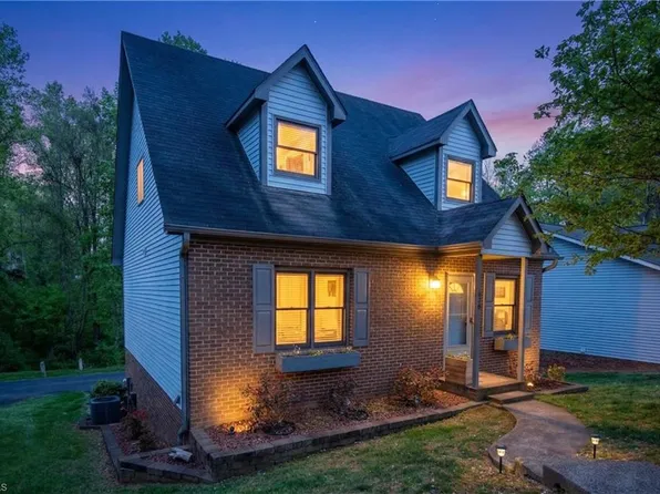 620 Lantern Ridge Dr, Winston Salem, NC 27104
