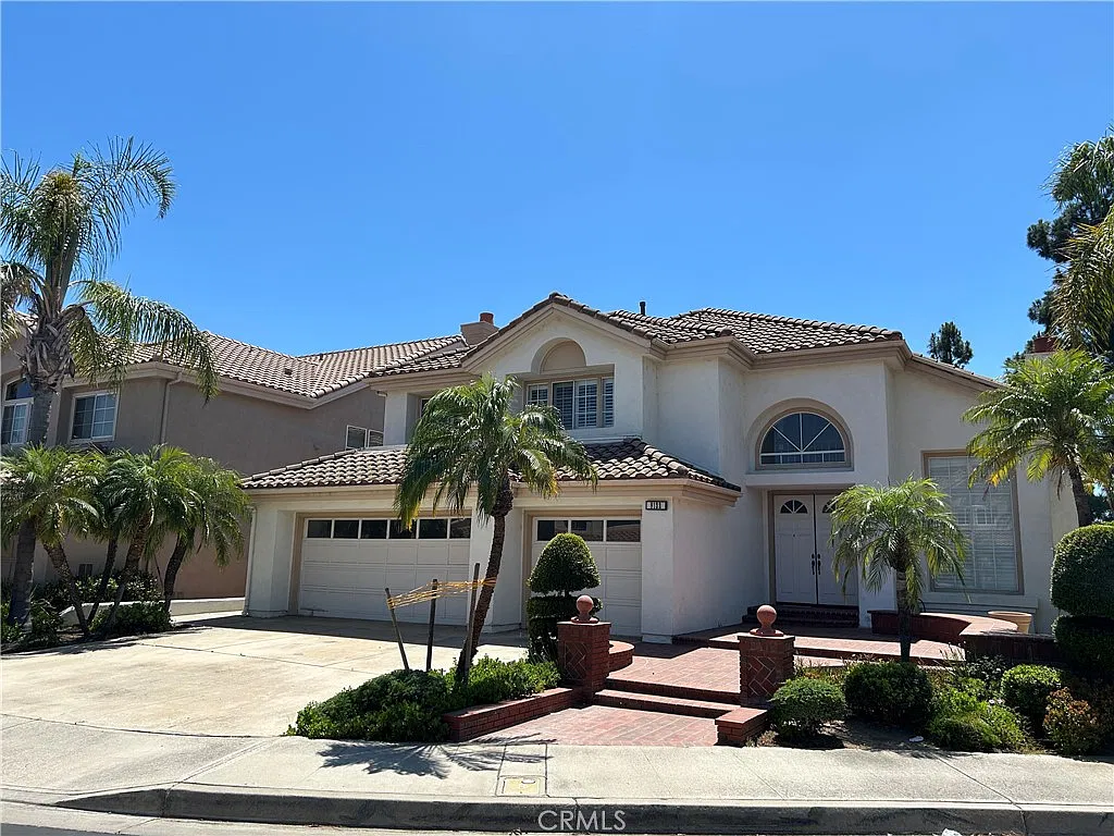 5 bed, 3813 sqft, $5,750 — Photo 2
