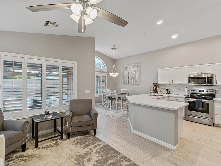 3145 E Desert Ln — Photo 9