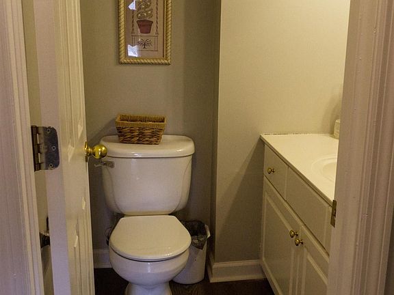 3rd image of 128 Magnolia Cir
